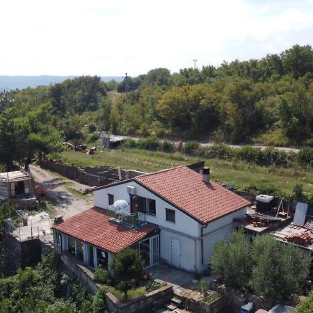 Apartments Pomjan Pogled Na Gore Buitenkant foto