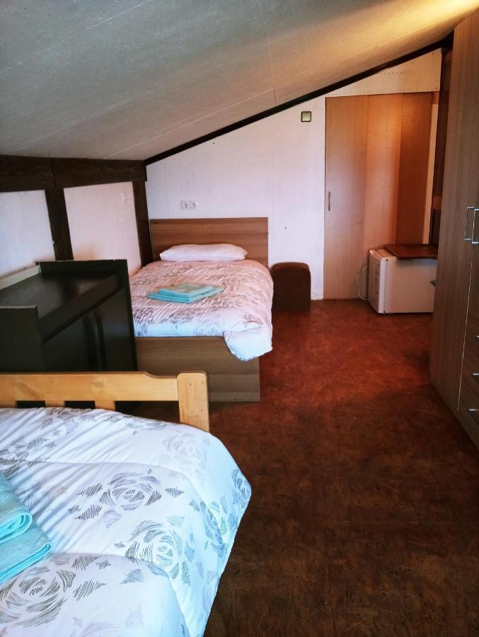 Apartments Pomjan Pogled Na Gore Buitenkant foto
