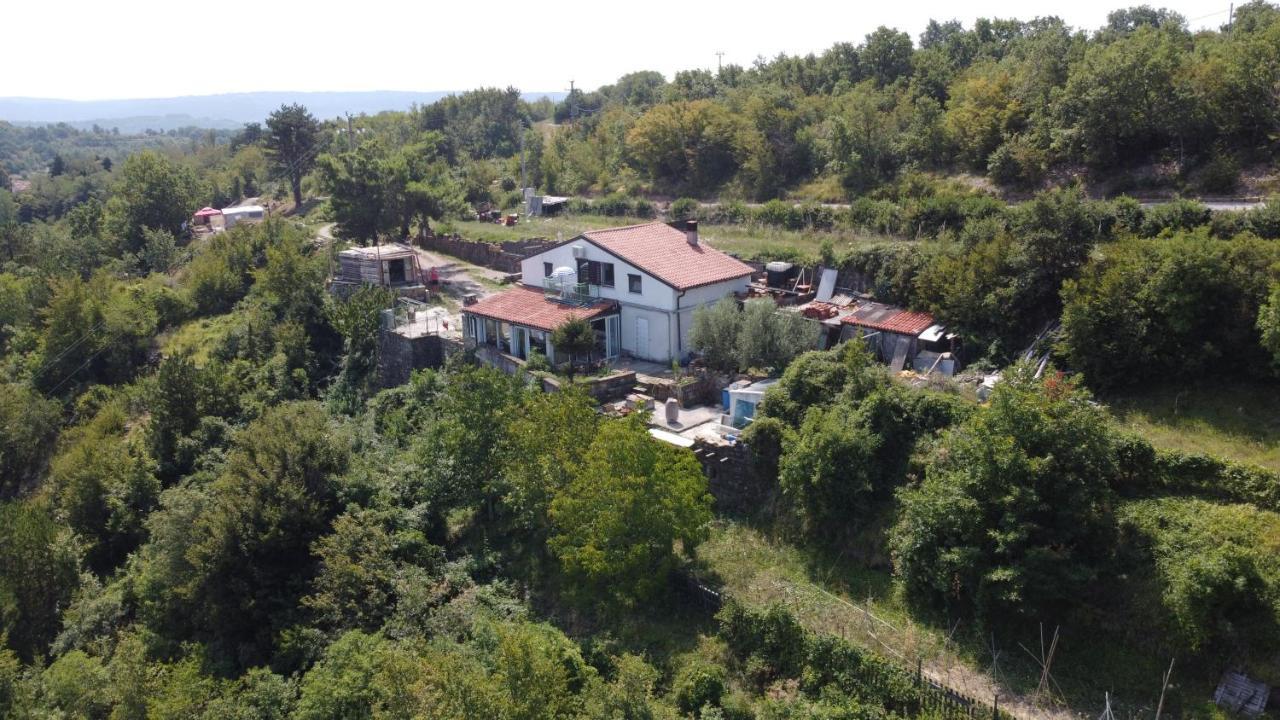 Apartments Pomjan Pogled Na Gore Buitenkant foto