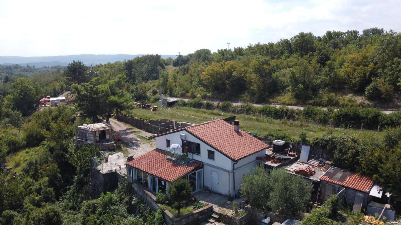 Apartments Pomjan Pogled Na Gore Buitenkant foto